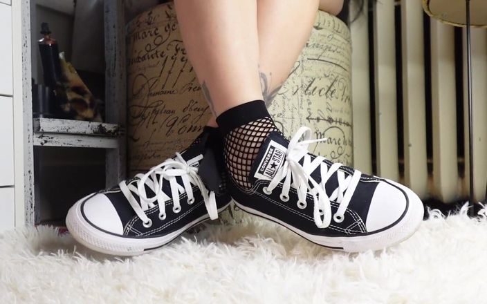Raven Willow: My Feet Are Tiny and Adorable in Converse, Especially with...