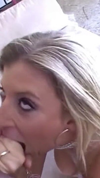 Tette Grandi e Sedere Allungato Milf dalla BBC