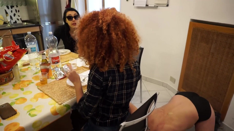 BDSM Deutschland: Almoço humilhação submissa escravo come fora do chão