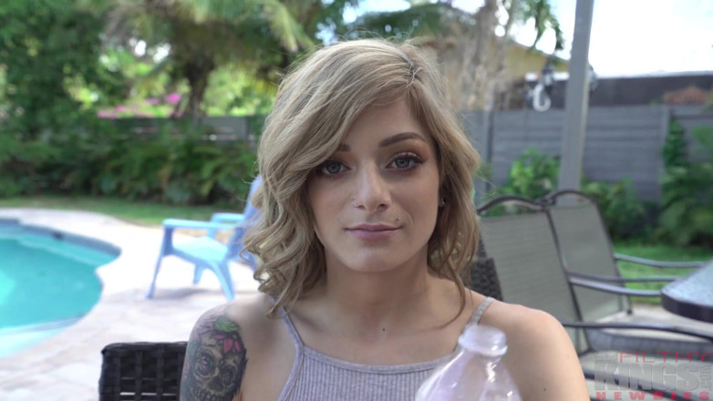 Filthy Kings: Caliente sucia rubia novata consigue polla en perrito