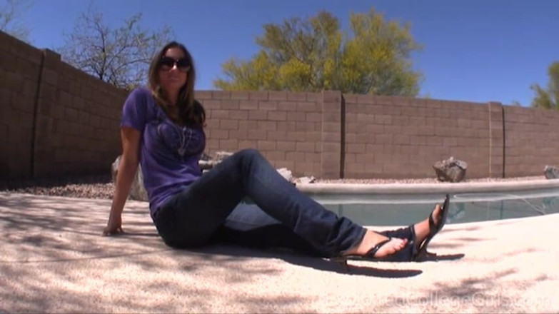ExCoGi: Caroline - Behind the Scenes