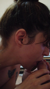第一人称视角 在他的婊子里口交美味舌头游戏
