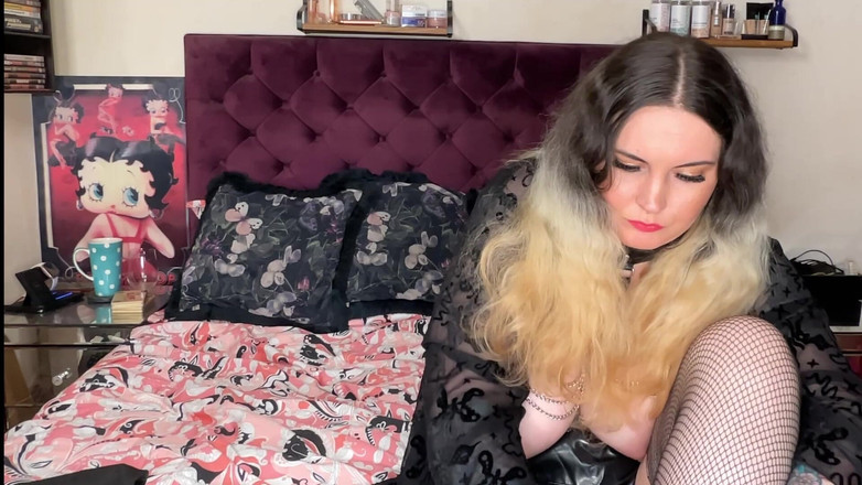 MissFFW: Whore Tries on Her New Heels While Wearing a Pvc...