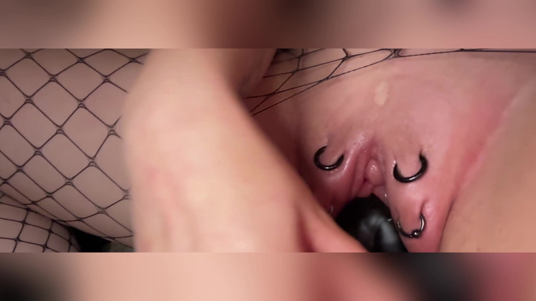 SklavinS_pervert: Hamba S bermain dengan kemaluannya yang dipam dan mengerutkan pantatnya