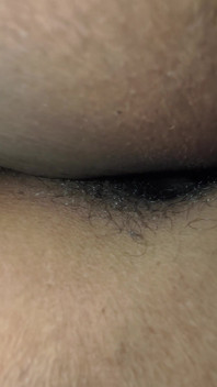 Ma chérie aujourd’hui, je montre mes seins gorgés de lait qui tremblent
