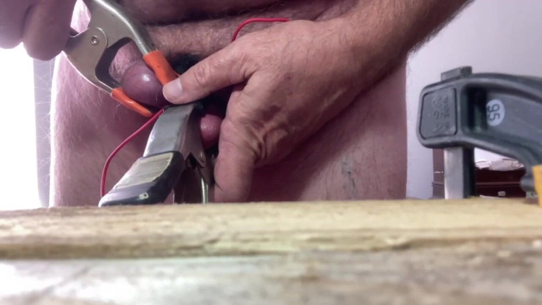 Cbtluvr: Ondersteboven paarse ballen en geklemd