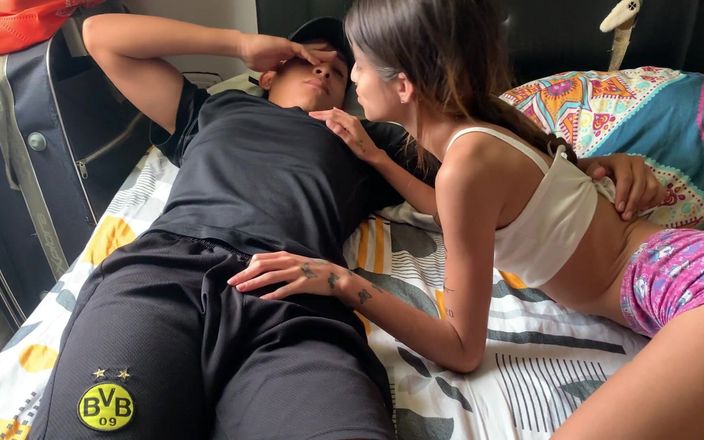 TUflacasex123: Üvey kız kardeşimin odasında olamadım çünkü beni sikme dürtüsü durmuyor