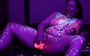 Eve-Poison: Sexy dildo show s voskem