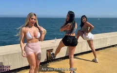 一群渴望做爱的朋友操他们在海滩上认识的西班牙人 - 马里亚纳·马尔蒂克斯。