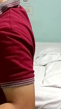 Il fotografo Nikhil ha del romanticismo bollente e sesso con la modella indiana Shalini