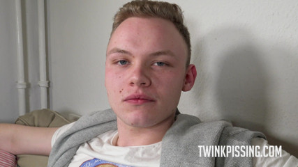 Twink Pissing: Ben (22) Twink Boy Getting Handjob and Pissing