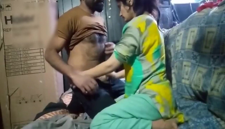 Dasi couple: Pakistani Home Alone Stepsister in Law