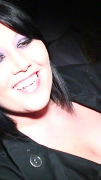 Peituda milf cadela Kaicee Marie recebe seu rosto coberto de porra depois de chupar alguns doggers com tesão