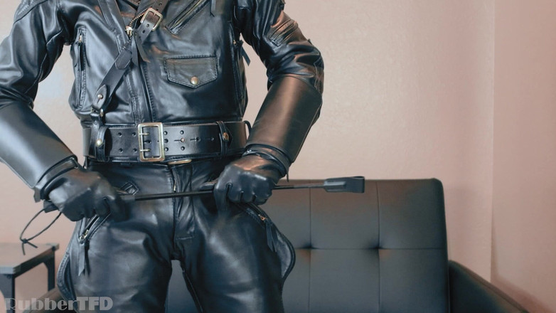 RubberTFD: Uniforme de couro close-up [tomada alternativa]