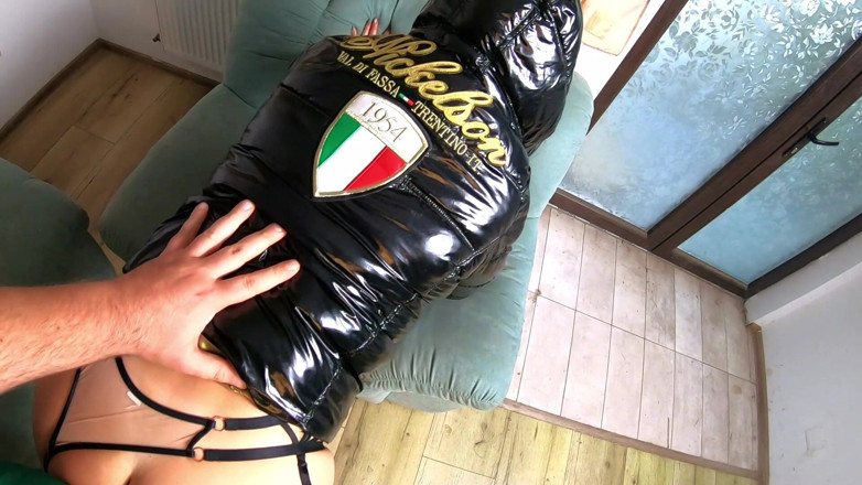 MilfyCalla: Glänzende Nickelson-downjacke pOV. Doggystyle, kehlenfick und doppel-sperma auf meine jacke