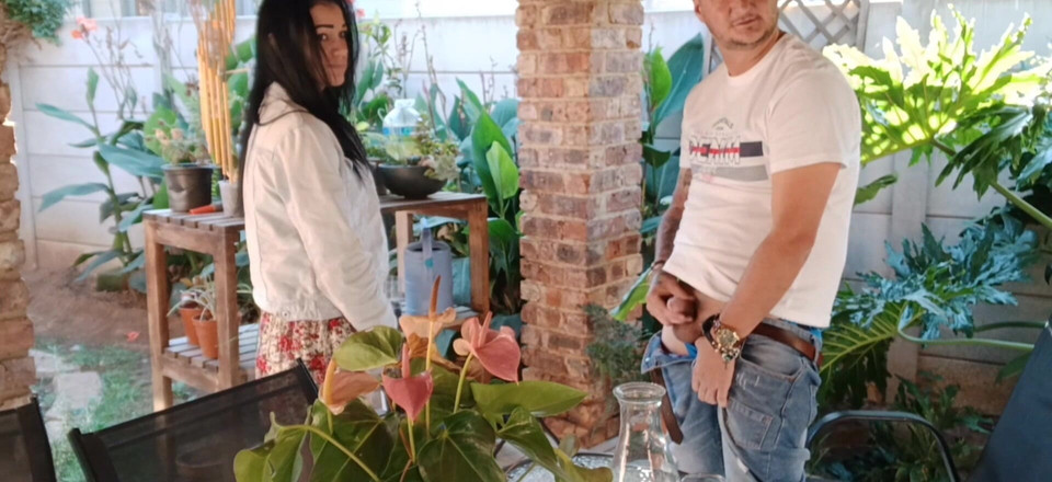 Bigjoefuckalott: Istri nakal tetanggaku lagi asik bersenang-senang di luar ruangan