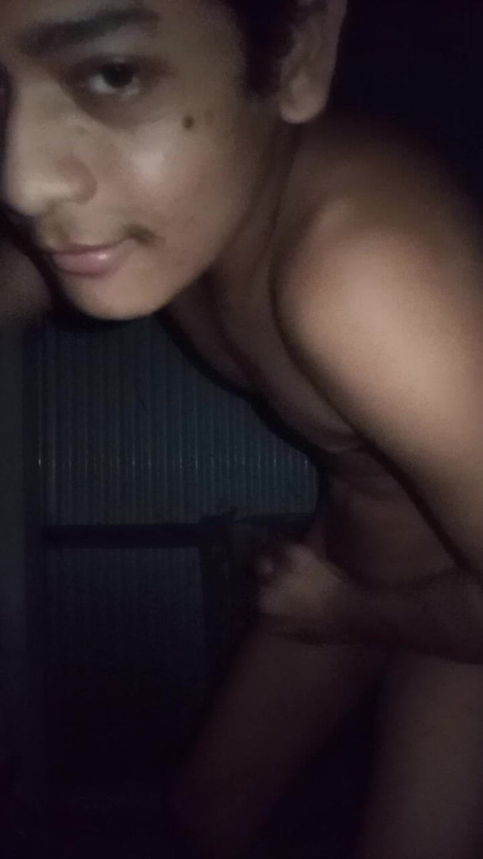 Hot Lover Boy: Het bangladeshisk pojke som gör intensiv avrunkning