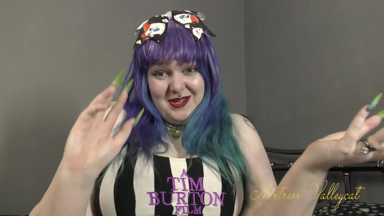 Mxtress Valleycat: Spooky nail worship