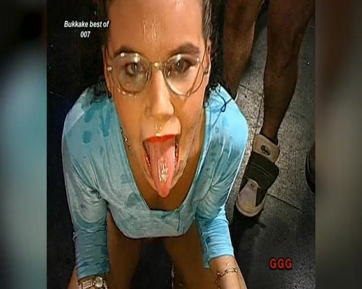 MMV German Teens: Une salope à lunettes bukkake se fait embraser le visage