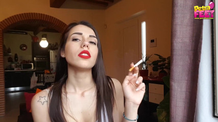 Smokin Fetish: Awek Itali Petra sukakan cerut