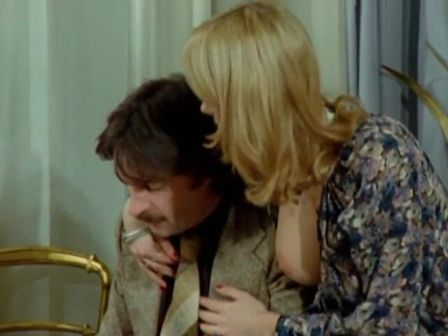 European Classics: Brigitte Lahaie và Kathy Stewart bú cu ông chủ dưới bàn...