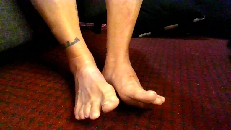 Abby Anna: Natural Toe Wiggling