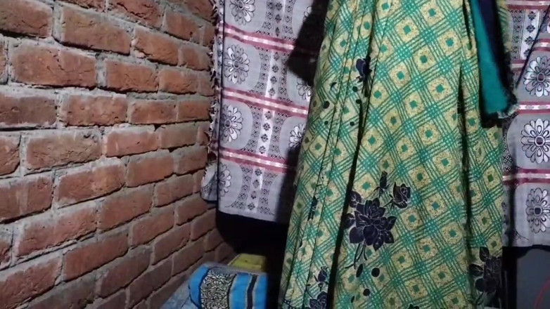 Rakesh: 性感人妻脱下衣服，按照她自己的意志对姐夫做了