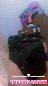 Gordinhas relaxando no quarto: mobile exclusivo