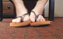 TLC 1992: Abby com os pés , closeups de chinelo