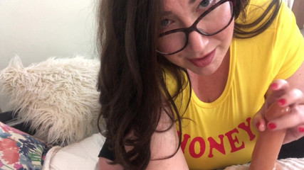 cutejayne: 쪼이는 상의를 입은 거유 육덕 거유녀