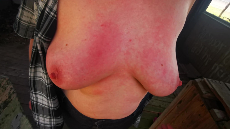 Bouncy Tits Action: Before Dinner the Tits Beaten