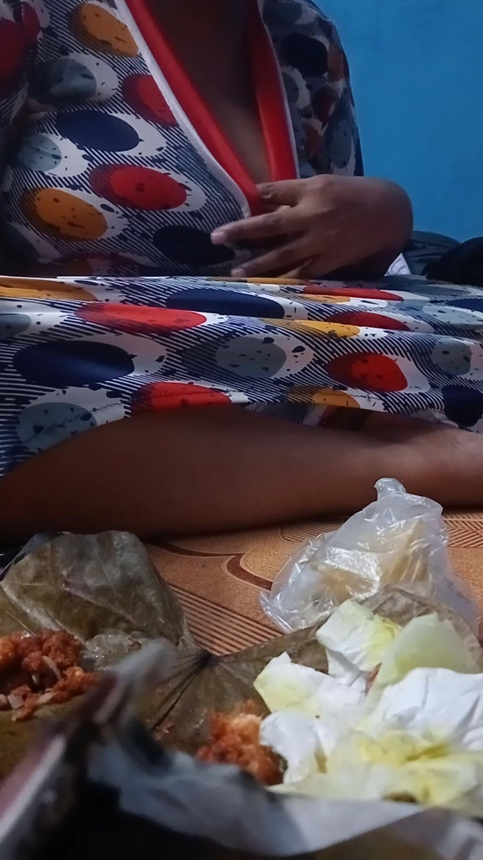 Tamil lesbian: Tamilische mollige tante redet heiß