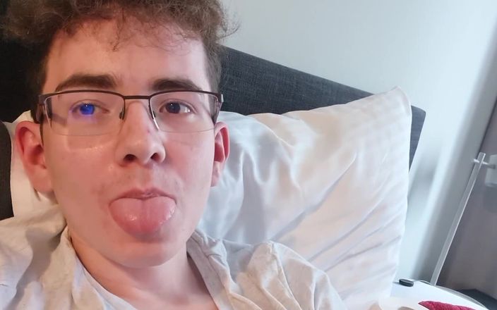 Prettyboi2000x: ¡Primero de un video en Por siempre ahora! Me follé...