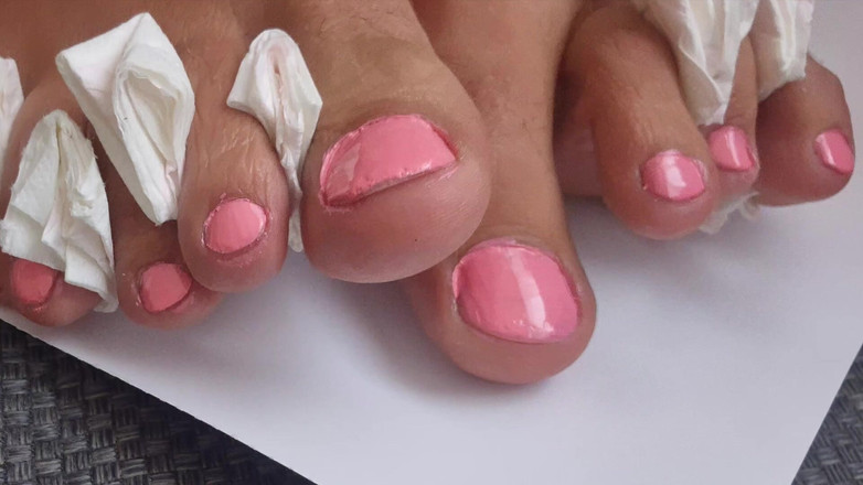 SavageHeater59: Jag gör naglarna, fötterna och händerna i rosa