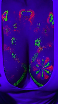 La branlette espagnole de neon, c'est mieux que la soirée neon ! Lilykoti
