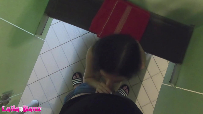Laila Banx: Nue dans le spa !! Une pute complète se fait baiser...