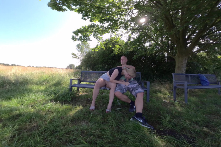 BlondeHexe VR: Збуджену блондинку публічно трахкає незнайомець!