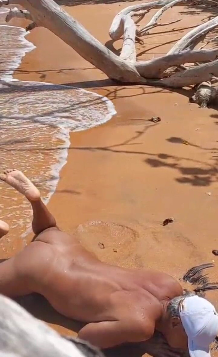 Ladysilvas: Ladysilva Crossdresser समुद्र तट पर सौतेले पापा को गांड में चाहती है