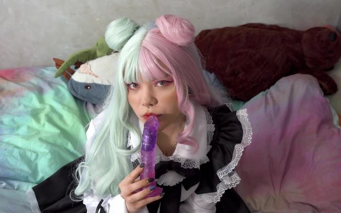 Furiyssh: 可爱的女仆furiyssh给玩具口交