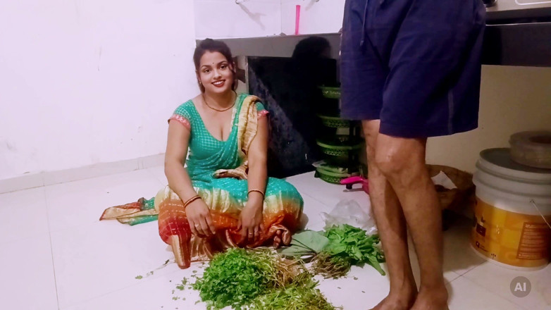 Riyagueen: Riya Bhabhi was cutting vegetables in the kitchen, the boy...