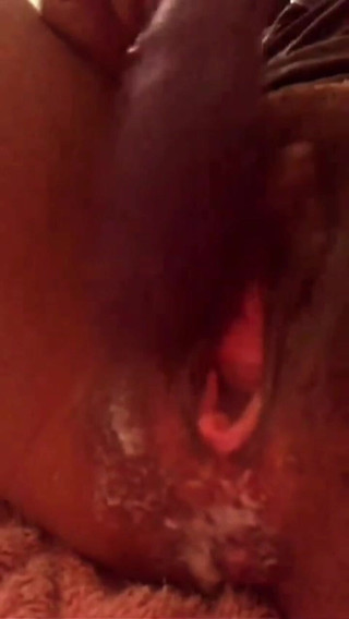 Freaky relatives: Jamajská dívka Sky Creams na vibrátoru