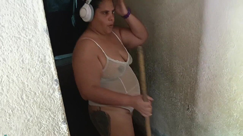 Adribella69: Najal jsem tuto služku, přišla v krátkém prádle, jaký velký...