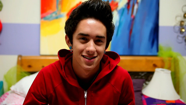 Lollipop Twinks: Artsy Twink Gets Interviewed