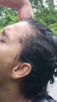 Aku lagi asik nyepong kontol supirku di jalan!
