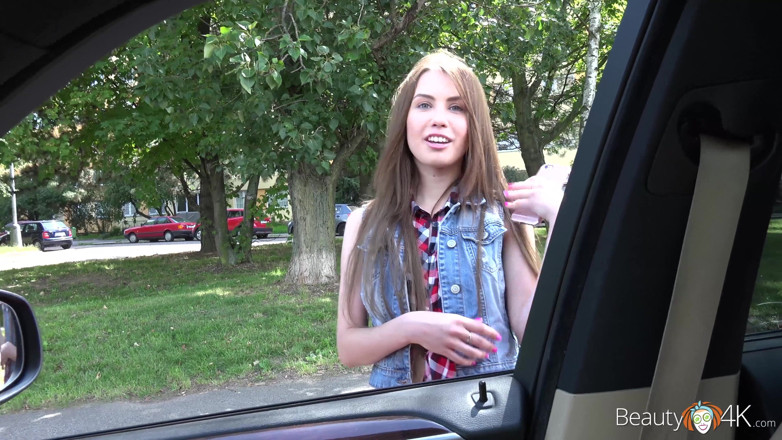 Teen Mega World: Si cantik sebenar digerudi pepeknya di dalam kereta
