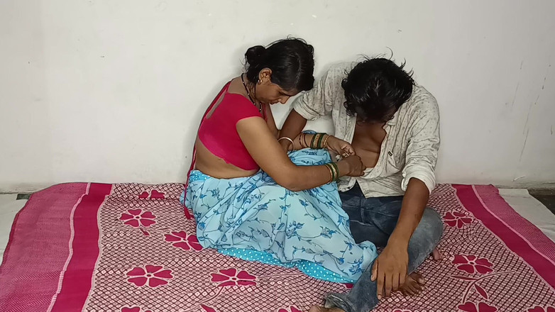 Desi Bhabhi Neha: 거실에서 개인 아마추어 섹스 세션 - 섹시한 인도 후장 섹스 밀프 인도 와이프