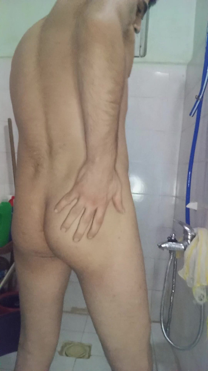 Sikis sahnesi: Tôi thủ dâm trong phòng tắm