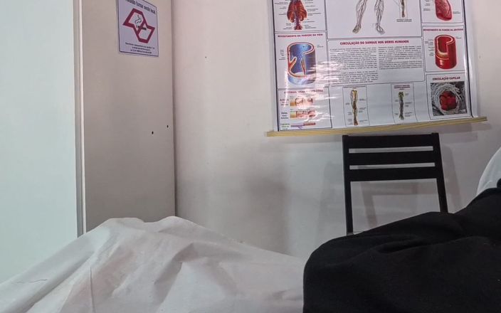 Kasallpimenta VR: 持続勃起症の患者に付き添う看護師