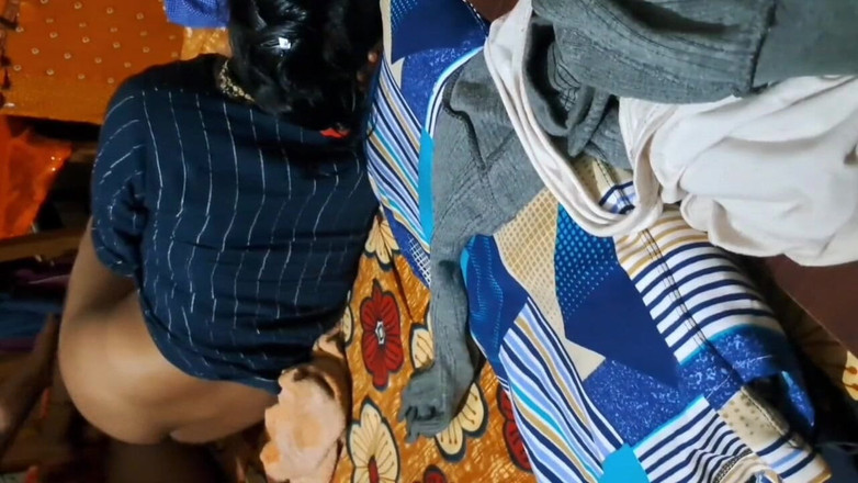 House stage: Indická Desi Bhabhi první den Chudai video úžasné Chudai video dnes...