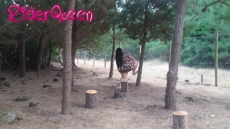 Riderqueen BBW Step Mom Latina Ebony: Arsch-anbetung, sexy stiefmutter im freien